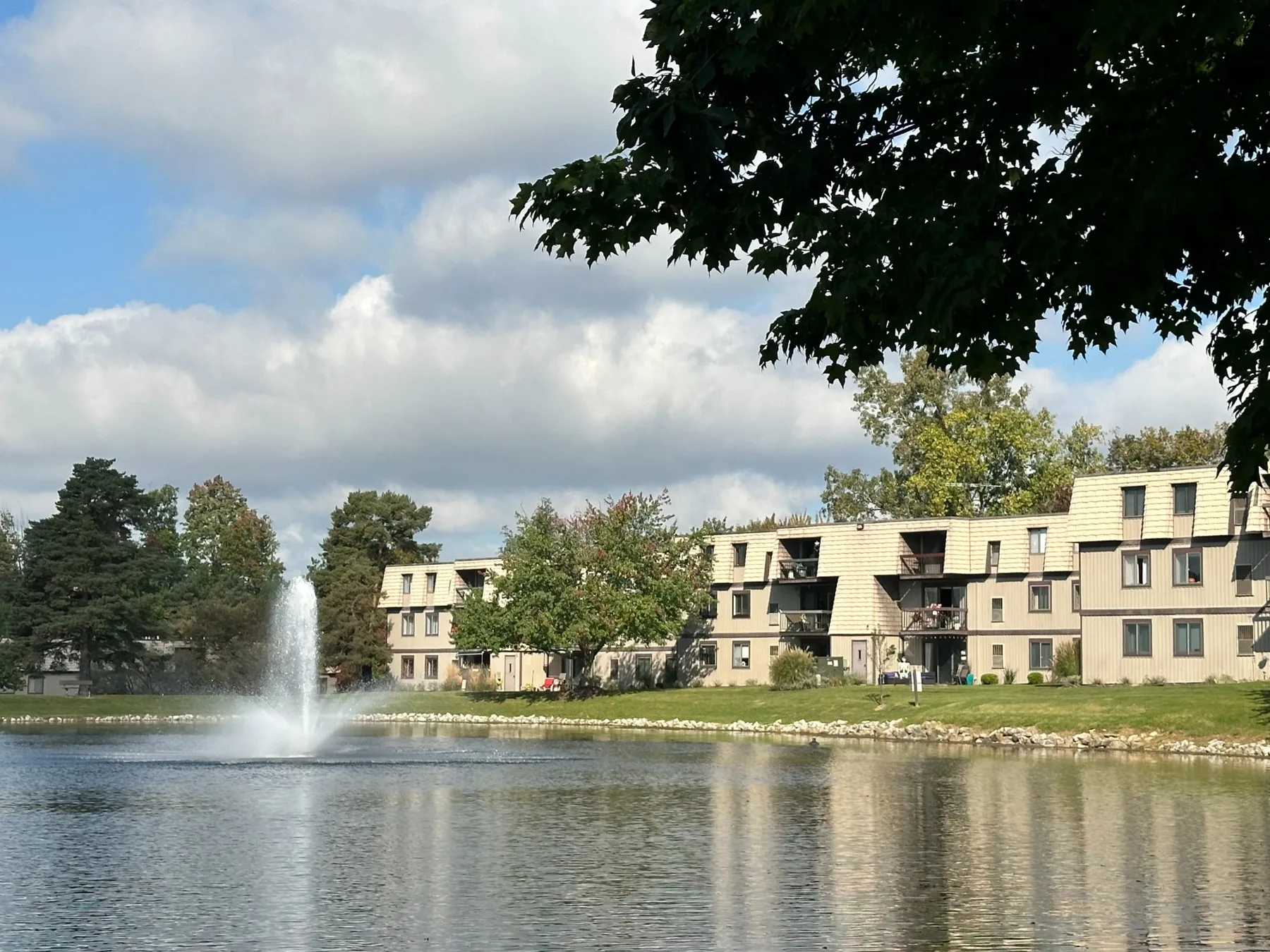 Sunrise Cove pond and fountain